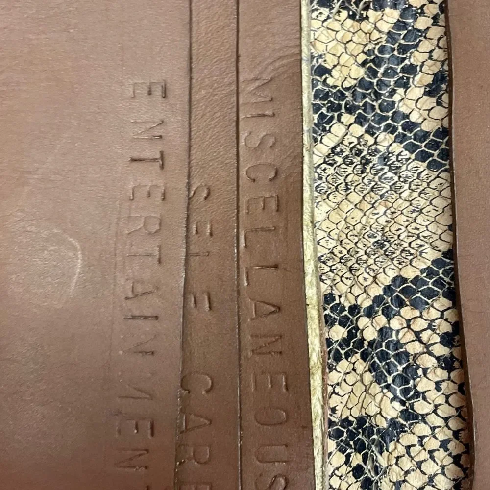 Leather snake skin wallet has cash pockets so that you can stick to your budget - Picture 6 of 14